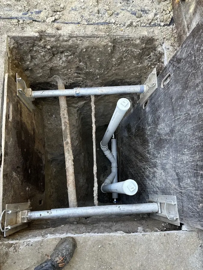 Experienced plumber completing Drain Cleaning work in Selma